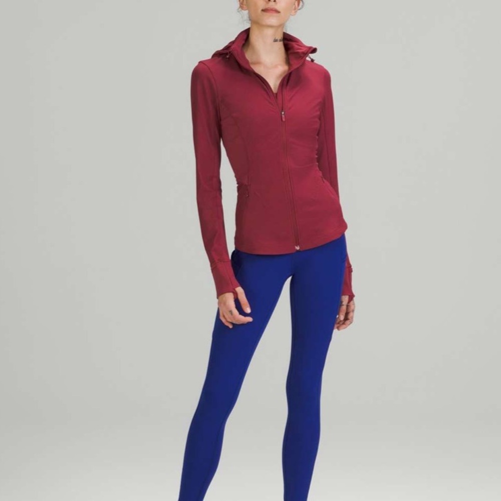 • Lululemon • Ribbed Nulux Running Jacket
Mulled Wine / Burgundy Red 4